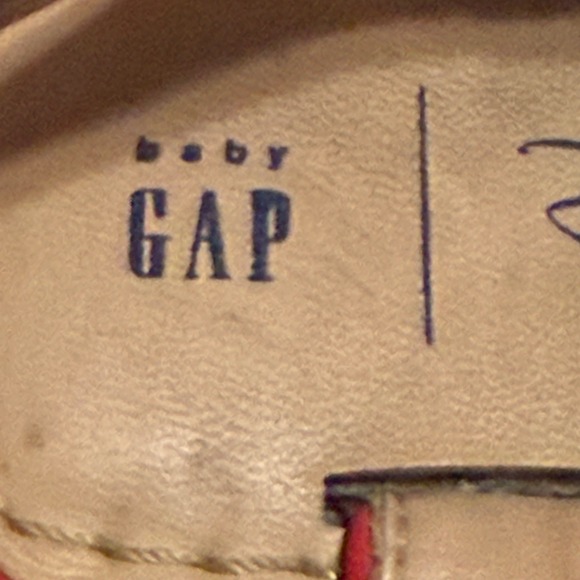 Baby Girls GAP Minnie Mouse Sandals Red Black Bow Size 8 Toddler Shoes - Picture 2 of 4